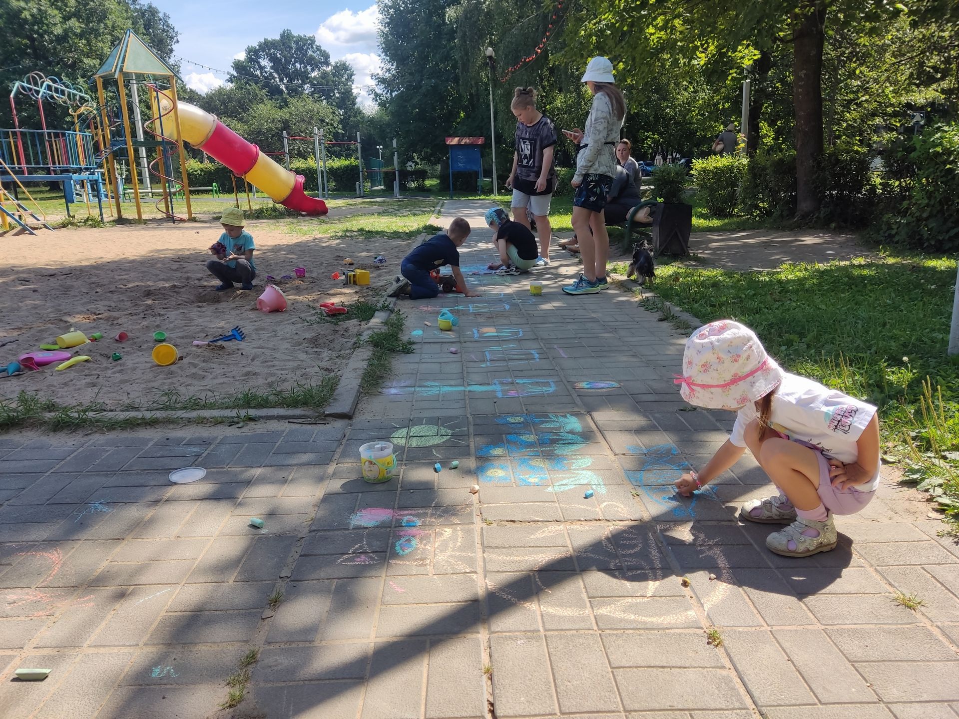 Вы сейчас просматриваете Конкурс рисунка на асфальте в парке «Дубки» ГО Чехов